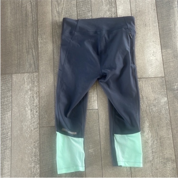 Under Armour Size Small High-Waisted Athletic Activewear Leggings. - Picture 5 of 5